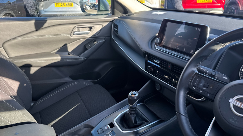 Nissan Qashqai 1.3 DiG-T MH Acenta Premium 5dr Petrol Hatchback